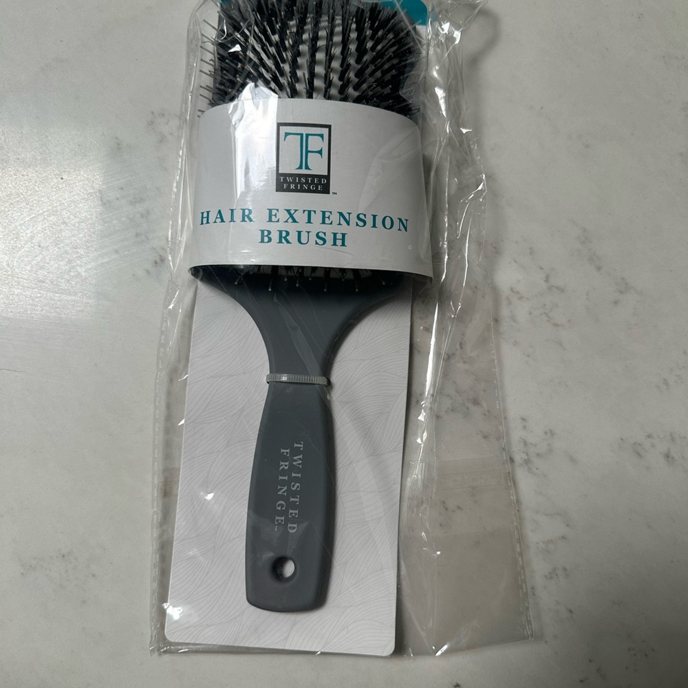 Twisted Fringe Hair Extension Brush